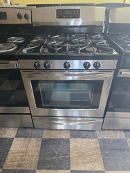 KENMORE FREESTANDING 5 BURNER GAS RANGE WARM AND HOLD SETTING SELF CLEANING OVEN BLACK ANS STAINLESS LOCATED IN OUR PORTLAND OREGON APPLIANCE STORE SKU 23823