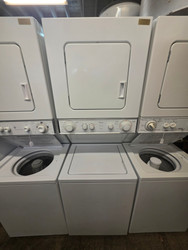 WHIRLPOOL THIN TWIN LAUNDRY CENTER 9 CYCLE WASHER 4 TEMPERATURE 4 LOAD SIZE OPTIONS 4 DRY SETTINGS 2 AUTO DRY 1 HIGH HEAT 1 LOW HEAT HIGH HEAT TIMED DRY PLUS NO HEAT SETTING WHITE SKU 23842