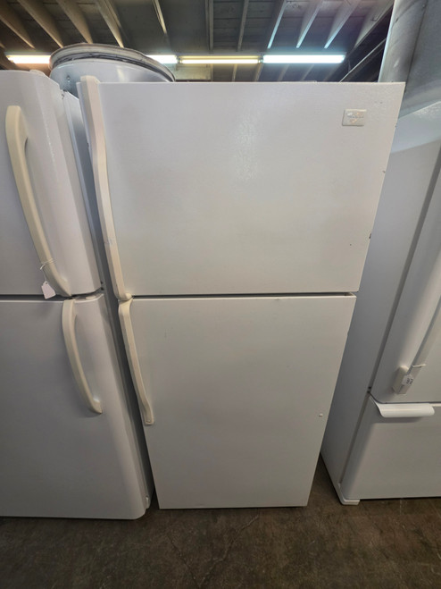WHIRLPOOL 16 CUBIC FOOT REFRIGERATOR TOP FREEZER ADJUSTABLE WIRE SHELVES LARGE SINGLE CRISPER DRAWER GLASS COVER FULL WIDTH WIRE SHELF IN FREEZER COSMETIC ISSUES ON HANDLES AND FREEZER DOOR SEE PICS SKU 24001