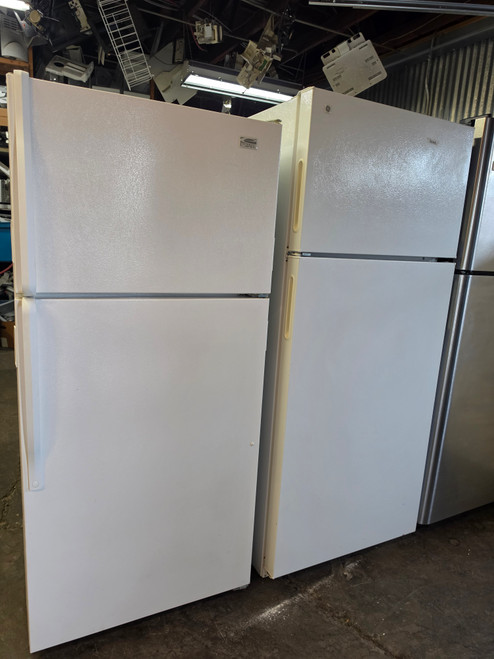 ESTATE BY WHIRLPOOL 14 CUBIC FOOT REFRIGERATOR TOP FREEZER WIRE SHELVES LARGE CISPER DRAWER FULL WIDTH WIRE SHELF IN FREEZER WHITE LOCATED IN OUR PORTLAND OREGON APPLIANCE STORE SKU 24034