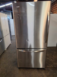 Amana Easy Reach Plus 21.9 cu. ft. Bottom-Freezer Refrigerator with 4 Spill saver Glass Shelves, Adjustable Door Bins, Gallon Storage, Humidity Controlled Crispers and Deli Drawer: Stainless Steel/Left Hinge Door SKU 24035
