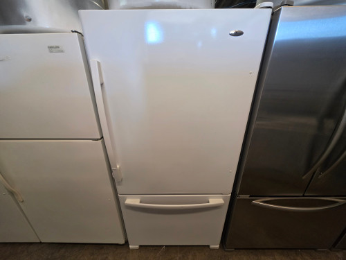 Amana ABB2224BRW 21.9 cu. ft. Bottom Freezer Refrigerator with Spill saver Glass Shelves, Adjustable Door Bins and Easy freezer Pull-out Drawer: White LOCATED IN OUR PORTLAND OREGON APPLANCE STORE SKU 24070