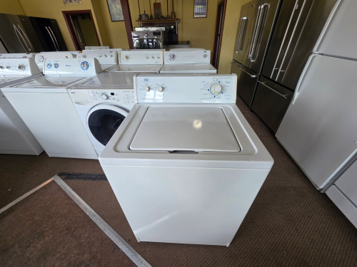 ROPER BY WHIRLPOOL TOP LOAD WASHER HEAVY DUTY SUPER CAPACITY 8 CYCLES WITH PREWASH AND SOAK OPTIONS 5 WATER LEVELS 4 TEMPERATURE 3 COLD RINSE 1 WARM WHITE LOCATED IN OUR PORTLAND OREGON APPLIANCE STORE SKU 24071