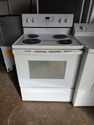 Whirlpool 30 Inch Freestanding Electric Range with 4 Coil Elements, 2,600 Watts, 4.8 cu. ft. Traditional Oven, Self Cleaning System and Accu-Bake Temperature Management System: White LOCATED IN OUR PORTLAND OREGON APPLIANCE STORE SKU 24076