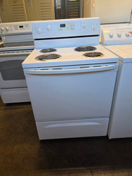 WHIRLPOOL 30 INCH SELF CLEAN FREESTANDING ELECTRIC RANGE COIL BURNERS 2 LARGE 2 SMALL WHITE LOCATED IN OUR PORTLAND OREGON APPLIANCE STORE SKU 24105