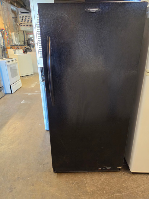 FRIGIDAIRE 14 CUBIC FOOT REFRIGERATOR GLASS SHELVES AUTOMATIC DEFROST BLACK LOCATED IN OUR PORTLAND OREGON LOCATION SKU 24107