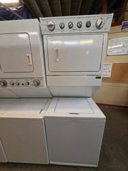 Whirlpool 27 Inch Electric Laundry Center with 2.5 cu. ft. Washer, 5.9 cu. ft. Dryer, 8 Wash Cycles, 6 Dry Cycles, Auto Dry and Self-Clean Lint Filter WHITE LOCATED IN OUR PORTLAND OREGON APPLIANCE STORE SKU 24110