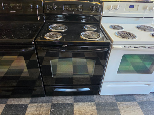 GE 30 INCH FREESTANDING ELECTRIC RANGE COIL BURNERS 2 LARGE 2 SMALL HI LO BROIL SETTING SELF CLEANING OVEN BLACK LOCATED IN OUR PORTLAND OREGON APPLIANCE STORE SKU 24085