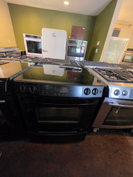 JENN-AIR 30 INCH SLIDE-IN GLASS TOP 5 BURNERS 1 TRIPLE 1 DUAL 2 SMALL CENTER WARMING BURNER RAPID PREHEAT CONVECTION WARMING DRAWER SELF CLEANING OVEN BLACK LOCATED IN OUR PORTLAND OREGON APPLIANCE STORE SKU 24146