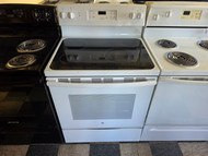 GE 30 INCH FREESTANDING ELECTRIC GLASS TOP RANGE 4 BURNERS 1 LARGE DUAL 1 LARGE 2 SMALL HI LO BROIL SETTING MANUAL CLEAN OVEN WHITE LOCATED IN OUR PORTLAND OREGON APPLIANCE STORE SKU 24200