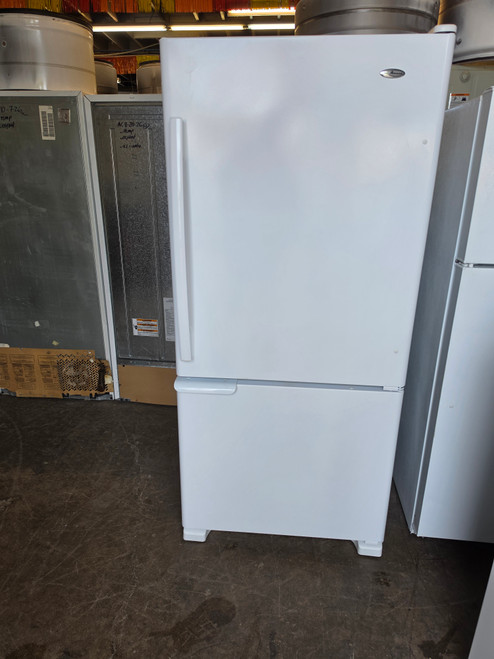 Amana 18.7 cu. ft. Bottom Freezer Refrigerator with 3 Glass Shelves, 2 Produce Drawers, 4 Door Bins, Diary Compartment, Wire Freezer Shelf and Wire Freezer Basket: White LOCATED IN OUR PORTLAND OREGON APPLIANCE STORE SKU 24206