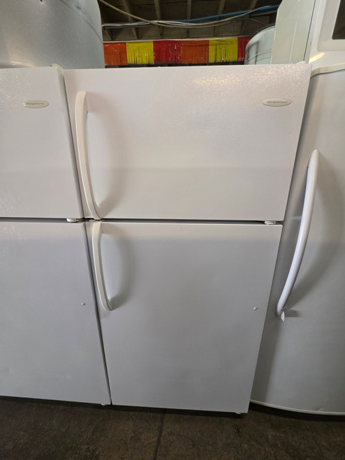 FRIGIDAIRE 18 CUBIC FOOT EFRIGERATOR TOP FREEZER 2 ADJUSTABLE WIRE SHELVES GLASS CRISPER COVER WITH 2 DRAWERS 1 DELI DRAWER FULL WIDTH WIRE SHELF IN FREEZER WHITE LOCATED IN OUR PORTLAND OREGON APPLIANCE STORE SKU 24211