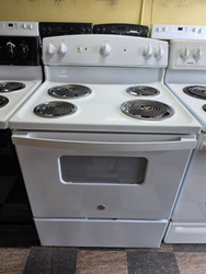GE 30 INCH FREESTANDING ELECTRIC RANGE MANUAL CLEAN OVEN COIL BURNERS 2 LARGE 2 SMALL STORAGE DRAWER WHITE LOCATED IN OUR PORTLAND OREGON APPLIANCE STORE SKU 24229