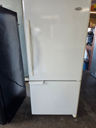 Whirlpool 18.5 cu. ft. Bottom-Freezer Refrigerator with 2 Adjustable Full-Width Glass Shelves, Adjustable Door Bins, Accu-Chill Temperature System, Humidity-Controlled Crispers and Side-Swing Freezer Door SKU 24231