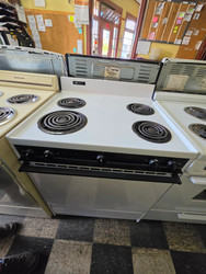 WHITE WESTINGHOUSE 30 INCH FREESTANDING ELECTRIC RANGE MANUAL CLEAN OVEN COIL BURNERS 3 SMALL 1 LARGE WHITE LOCATED IN OUR PORTLAND OREGON APPLIANCE STORE SKU 24232