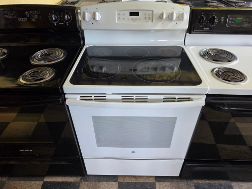 GE 30 INCH FREESTANDING ELECTRIC RANGE GLASS TOP 5 BURNER STEAM CLEAN AND SELF CLEAN OPTIONS HI LO BROIL SETTING WHITE LOCATED IN OUR PORTLAND OREGON APPLIANCE STORE SKU 24252V