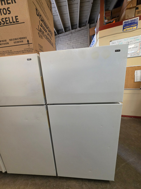 HOTPOINT 14 CUBIC FOOT REFRIGERATOR TOP FREEZER WIRE SHELVES 2 CRISPER DRAWERS WHITE LOCATED IN OUR PORTLAND OREGON APPLIANCE STORE SKU 24260