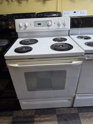 KENMORE 30 INCH FREESTANDING ELECTRIC RANGE SELF CLEANING OVEN COIL BURNERS 2 SMALL 2 LARGE COSMETIC ISSUE BOTTOM TRIM OF DOOR SEAL HAS TEARING WHITE SKU 24269