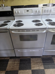 FRIGIDAIRE 30 INCH  FREESTANDING ELECTRIC RANGE COIL BURNERS 2 LARGE 2 SMALL SELF CLEANING OVEN DOOR GASKET IN WORN ON BOTTON SEE PIC WHITE LOCATED IN OUR PORTLAND OREGON APPLIANCE STORE SKU 24287