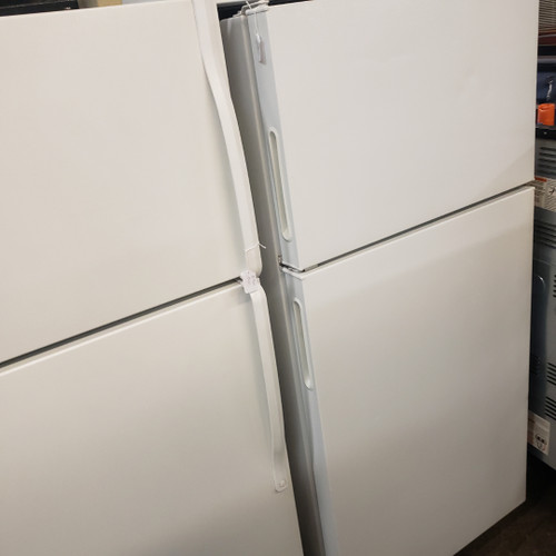 HOTPOINT 14 CUBIC FOOT POCKET DOOR REFRIGERATOR TOP FREEZER 2 WIRE SHELVES 2 CRISPER DRAWERS WHITE LOCATED IN OUR PORTLAND OREGON APPLIANCE STORE