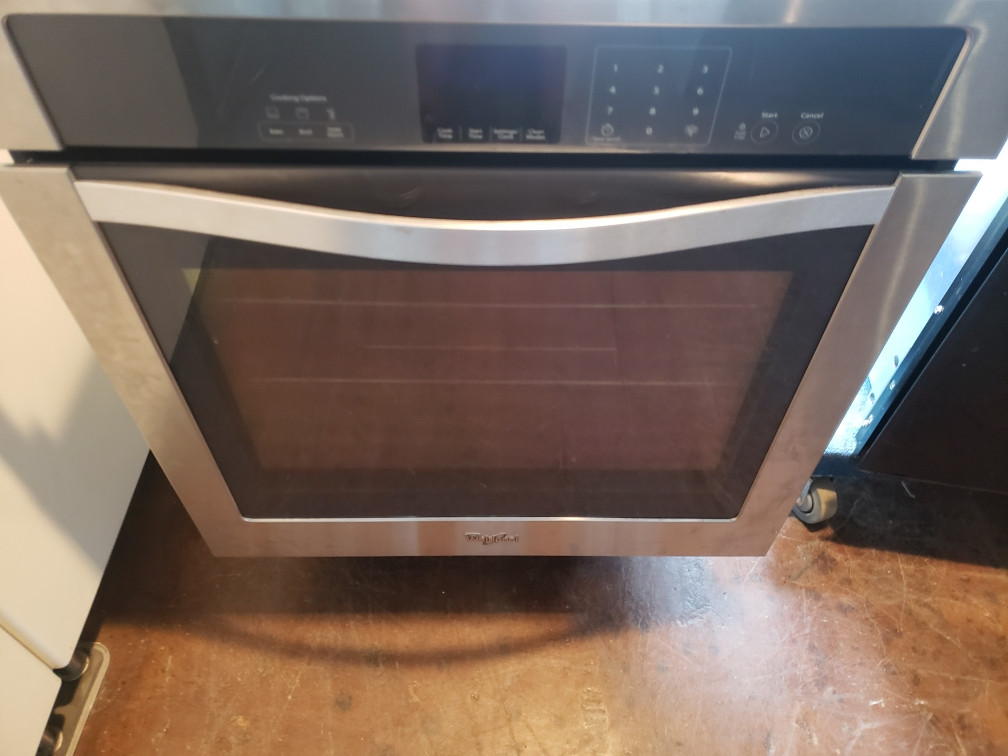 Whirlpool 27 Inch Single Electric Wall Oven with 4.3 cu. ft.