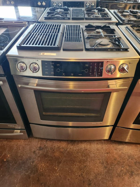 JENN-AIR 30 INCH SLIDE- IN DOWN DRAFT DUAL FUEL  GAS PROPANE RANGE 2 BURNER WITH GRILL ON LEFT SIDE RAPID PREHEAT CONVECTION SELF CLEAN STAINLESS LOCATED IN OUR PORTLAND OREGON APPLIANCE STORE SKU 16247