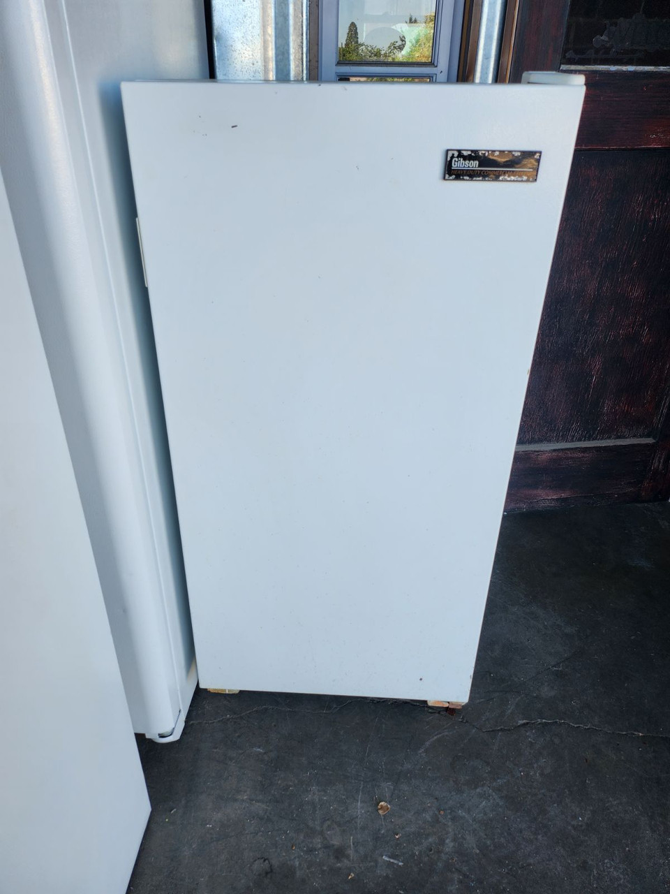 Gibson 10 Cubic Foot Upright Freezer Manual Defrost 3 Shelves