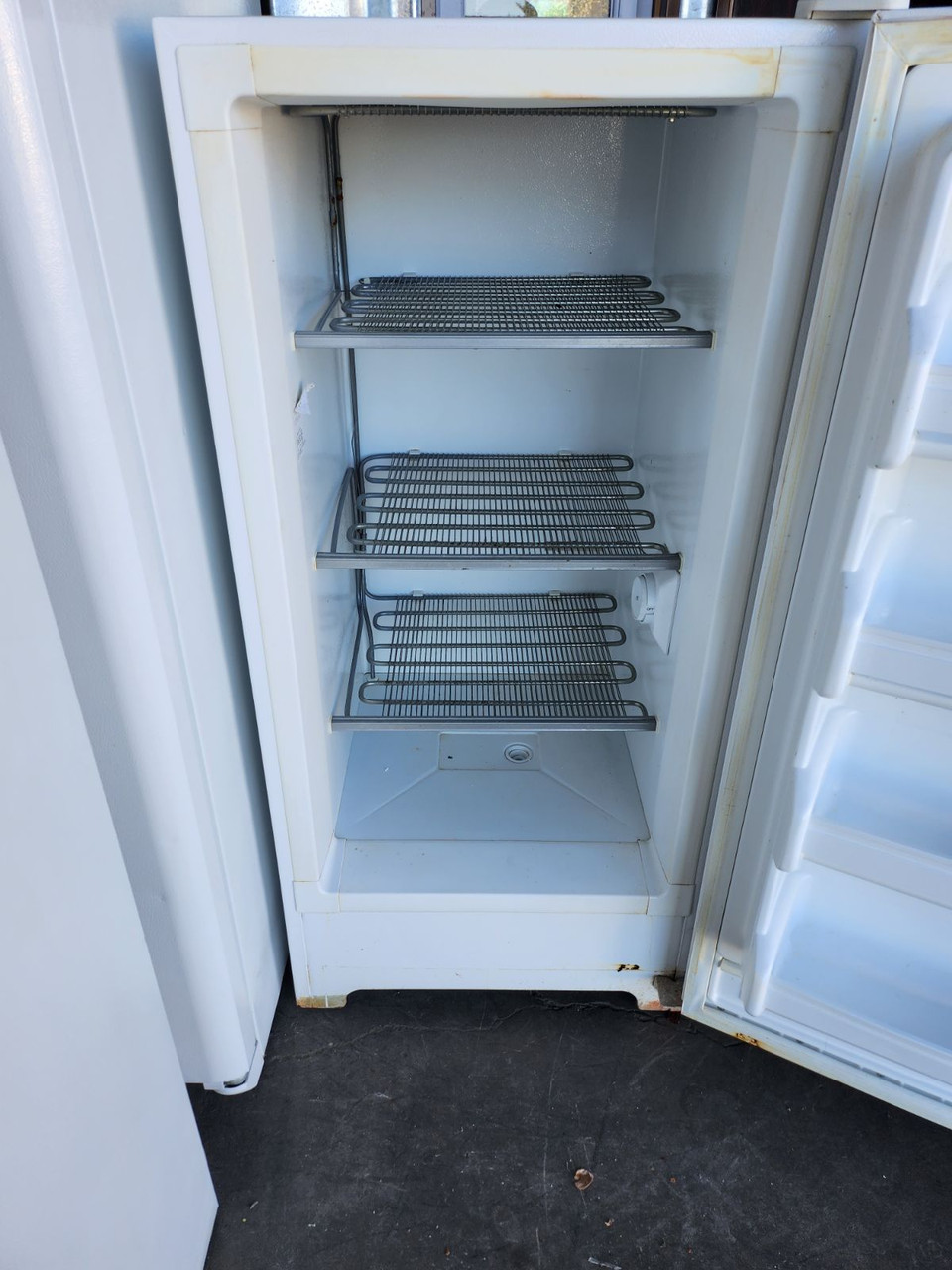 GIBSON 10 CUBIC FOOT UPRIGHT FREEZER MANUAL DEFROST 3 SHELVES 4 STORAGE  COMPARTMENTS IN THE DOOR FOR EXTRA STORAGE COSMETIC ISSUES PLEASE SEE PIC  WHITE LOCATED IN OUR PORTLAND OREGON APPLIANCE STORE SKU 16577