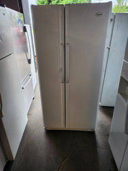 FRIGIDAIRE 20 CUBIC FOOT SIDE BY SIDE REFRIGERATOR ADJUSTABLE GLASS SHELVES 2 PRODUCE  DRAWERS 5 WIRE SHELVES PLUS PULL OUT BASKET WHITE LOCATED IN OUR PORTLAND OREGON APPLIANCE STORE SKU 16616