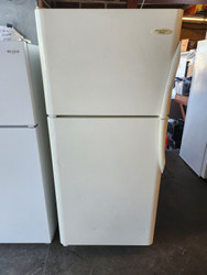 FRIGIDAIRE 21 CUBIC FOOT REFRIGERATOR TOP FREEZER GLASS SHELVES 2 HUMIDITY CONTROLLED CRISPEER DRAWERS WIRE SHELF IN FREEZER COSMETIC ISSUES  UNIT WORKS GOODS WHITE LOCATED IN OUR PORTLAND OREGON APPLIANCE STORE SKU 16748