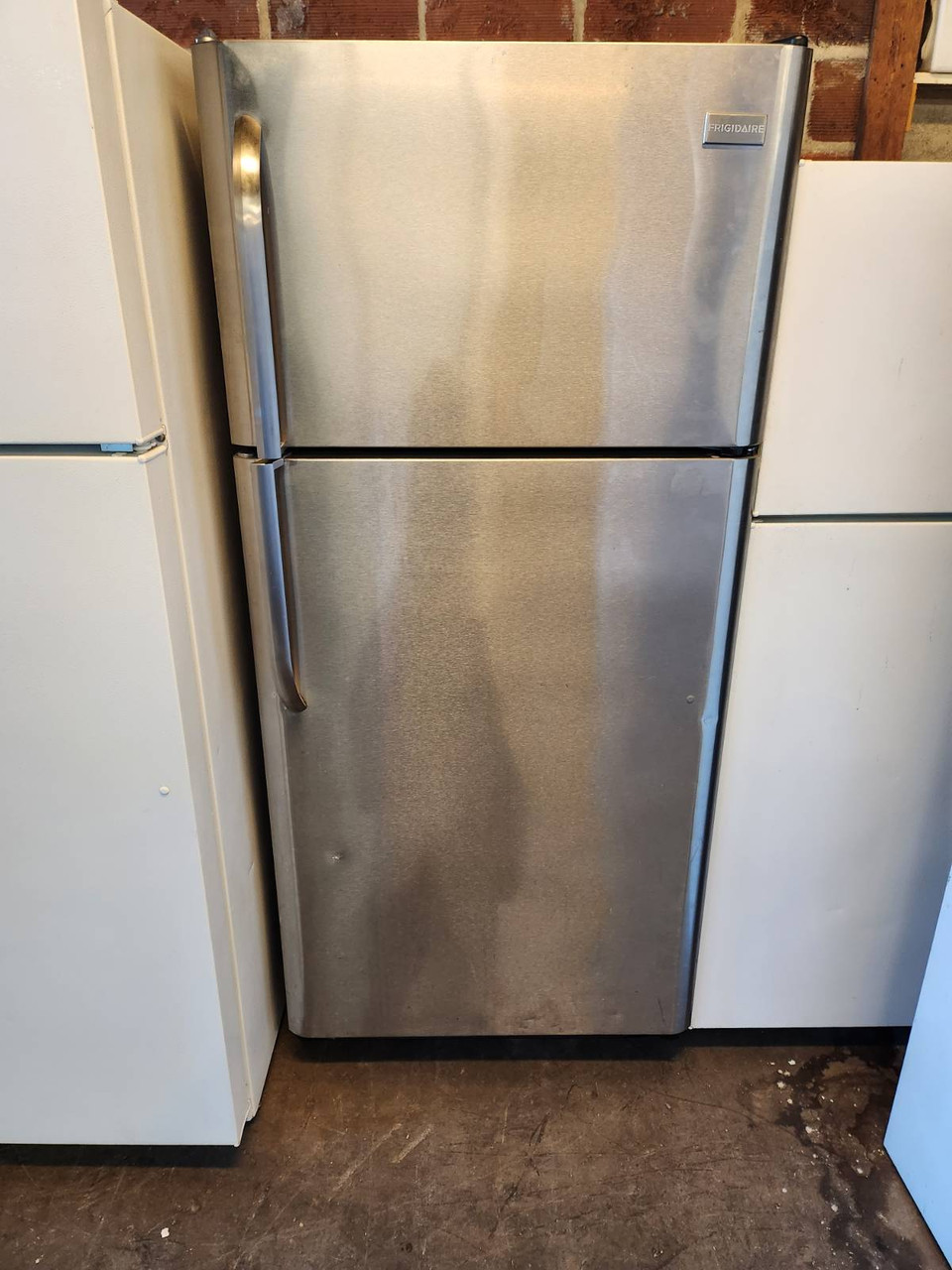 FRIGIDAIRE 18 CUBIC FOOT REFRIGERATOR TOP FREEZER ADJUSTABLE FULL WIDTH