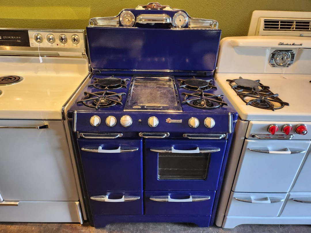 VINTAGE O'KEEFE & MERRITT 34 INCH FREE STANDING 4 BURNER WITH