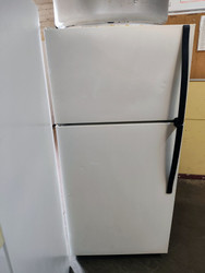 HOTPOINT 14 CUNIC FOOT REFRIGERATOR TOP FREEZER AUTOMATIC DEFROST ADJUSTABLE WIRE SHELVES 2 CRISPER DRAWERS WHITE WITH BLACK HANDLES LOCATED  IN OUR PORTLAND OREGON APPLIANCE STORE SKU 17567