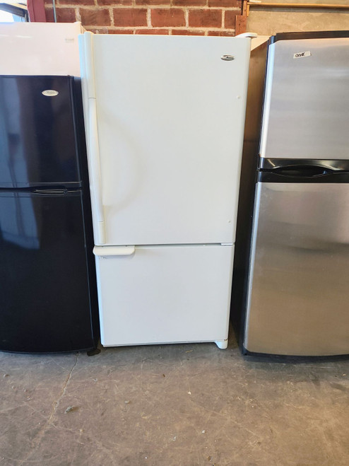 AMANA 19 CUBIC FOOT REFRIGERATOR BOTTOM FREEZER WITH ICE MAKER GLASS SHELVES 1 DELI/MEAT DRAWER SWING OPEN FREEZER DOOR WHITE LOCATED IN OUR PORTLAND OREGON APPLIANCE STORE SKU 17596