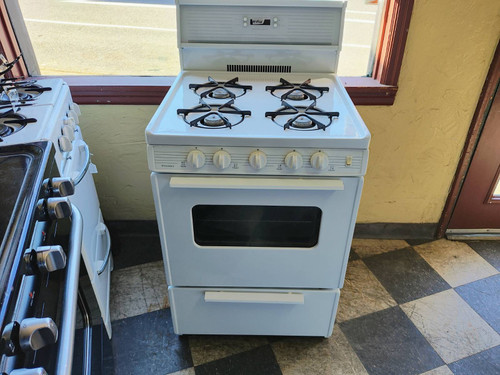 PREMIER 24 INCH FREE STANDING GAS RANGE 4 BURNER MANUAL CLEAN OVEN CLOCK DOES NOT WORK WHITE LOCATED IN OUR PORTLAND OREGON APPLIANCE STORE SKU 17606
