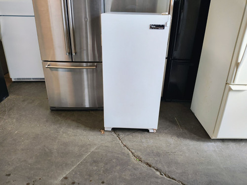 GIBSON 9 CUBIC FOOT UPRIGHT FREEZER MANUAL DEFROST 3 COOLING SHELVES 5 COMPARTMENTS IN THE DOOR FOR EXTRA STORAGE WHITE  GASKET HAS BEEN REPAIRED SEE PIC LOCATED IN OUR PORTLAND OREGON APPLIANCE STORE SKU 17672