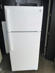 GE 15.5 cu. ft. Capacity 28 Inch Top-Freezer Refrigerator with Adjustable Wire Shelving, High-Gloss Handle  Humidity Controlled Crisper Drawers, Gallon Door Storage, Upfront Temperature Controls White SKU 17728