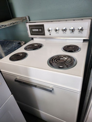 NORGE VINTAGE ELECTRIC RANGE 30 INCH FREE STANDING COIL BURNERS 2 LARGE 2 SMALL MANUAL CLEAN OVEN STORAGE DRAWER WHITE LOCATED IN OUR PORTLAND OREGON APPLIANCE STORE SKU 17734