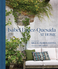 At Home: Isabel López-Quesada (Combining period and contemporary furniture and art, the homes of Isabel López-Quesada are unforgettable) by Isabel López-Quesada, Amy Astley, Miguel Flores-Vianna, 9780865653559