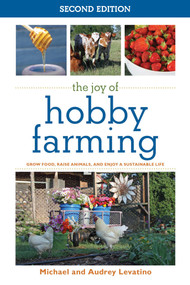 The Joy of Hobby Farming (Grow Food, Raise Animals, and Enjoy a Sustainable Life) - 9781632203427 by Audrey Levatino, Michael Levatino, 9781632203427