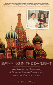 Swimming in the Daylight (An American Student, a Soviet-Jewish Dissident, and the Gift of Hope) - 9781616082031 by Lisa C. Paul, 9781616082031