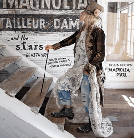 And the Stars go With You (Soulful Interiors, Ineffable Fashion & Mindful Ramblings) by Robin Brown, 9780578568317