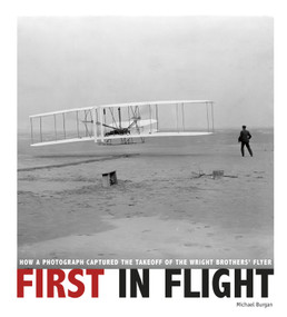 First in Flight (How a Photograph Captured the Takeoff of the Wright Brothers' Flyer) - 9780756566579 by Michael Burgan, 9780756566579