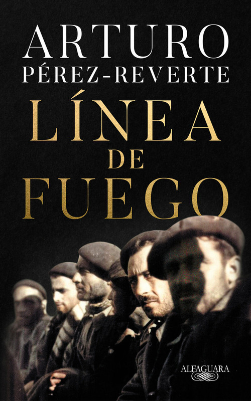 Línea de fuego / Line of Fire by Arturo Pérez-Reverte, 9781644732915