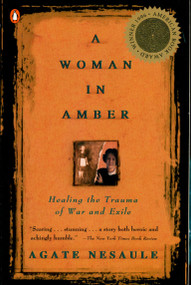 A Woman in Amber (Healing the Trauma of War and Exile) by Agate Nesaule, 9780140261905