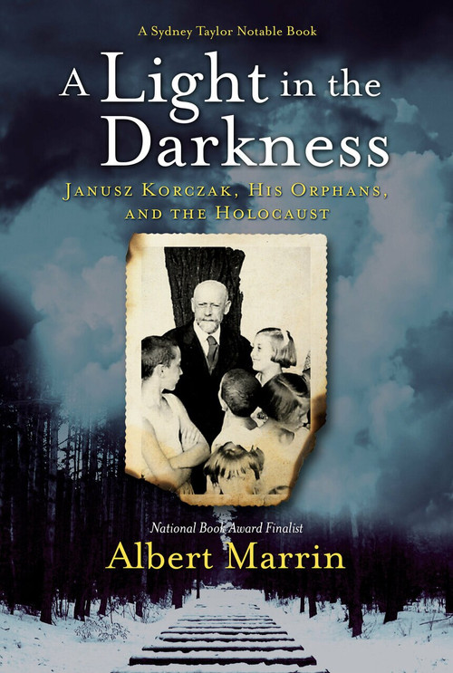 A Light in the Darkness (Janusz Korczak, His Orphans, and the Holocaust) - 9781524701239 by Albert Marrin, 9781524701239