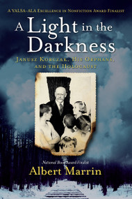 A Light in the Darkness (Janusz Korczak, His Orphans, and the Holocaust) - 9781524701239 by Albert Marrin, 9781524701239