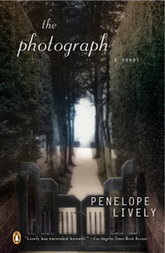 The Photograph by Penelope Lively, 9780142004425