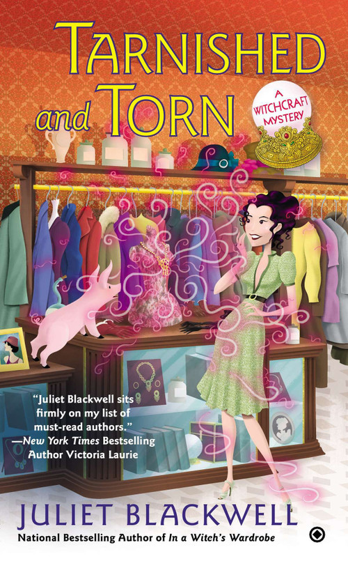 Tarnished and Torn (A Witchcraft Mystery) by Juliet Blackwell, 9780451240095