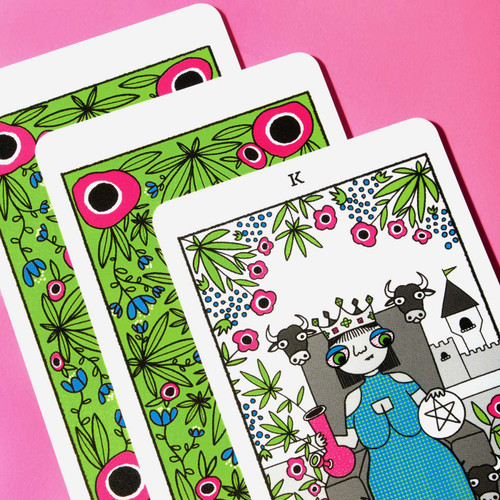 Four Twenty Tarot (Combining the Magic of Cannabis with the Wisdom of Traditional Tarot for the Curious and Creative Stoner) by Julianna W. Rose, 9781955905220